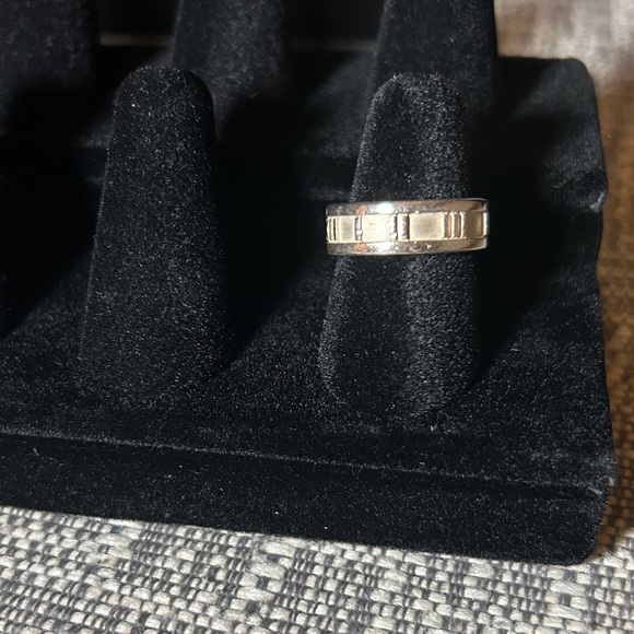 271. Tiffany & Co. Silver Atlas Ring size 5 1/2 w/COA